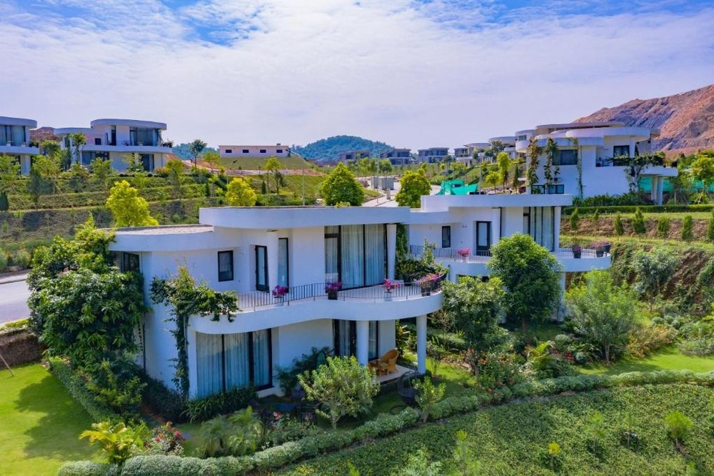 Biệt thự sinh thái cao cấp mang lại trải nghiệm nghỉ dưỡng tại gia với không gian xanh và hồ bơi riêng